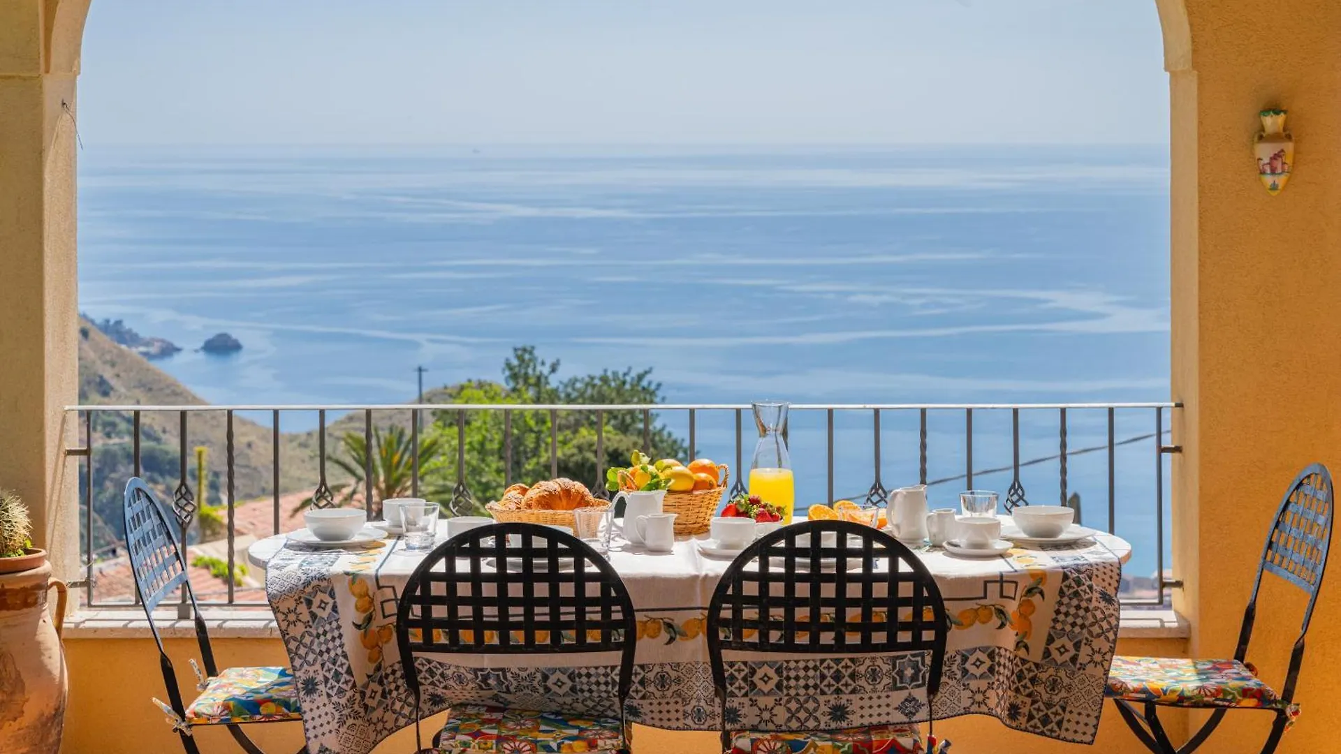 Sea View Villa タオルミーナ